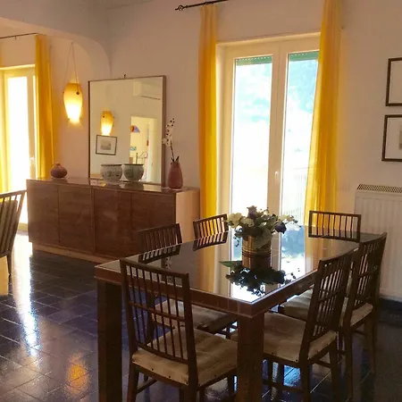 Sun Apartment *