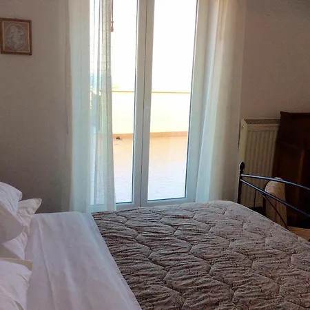 Sun Apartment *